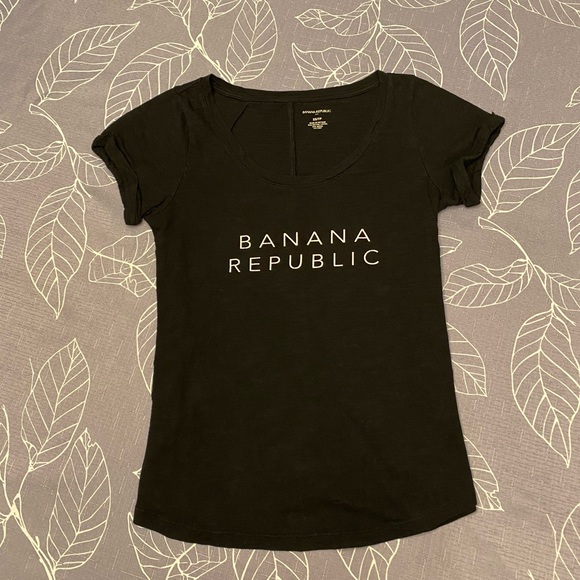 3/$15 Banana Republic Tshirt - Picture 4 of 4